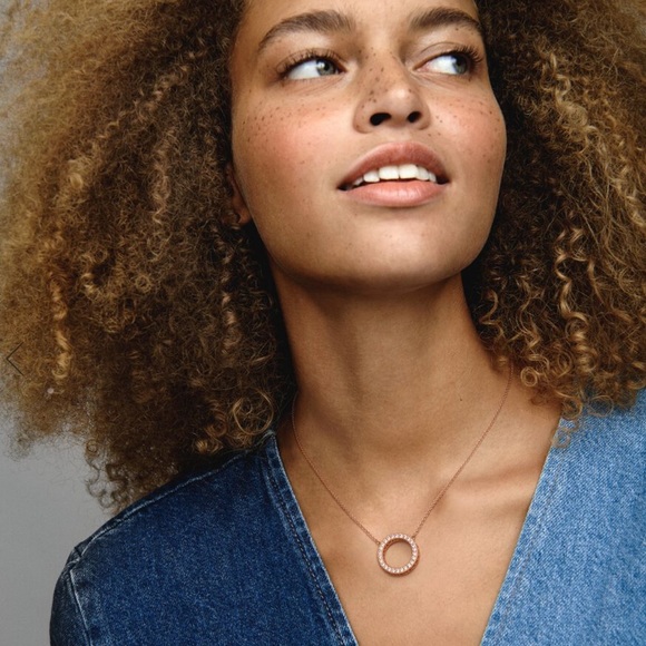 NWOT Pandora: Circle of Sparkle Necklace - Picture 5 of 8